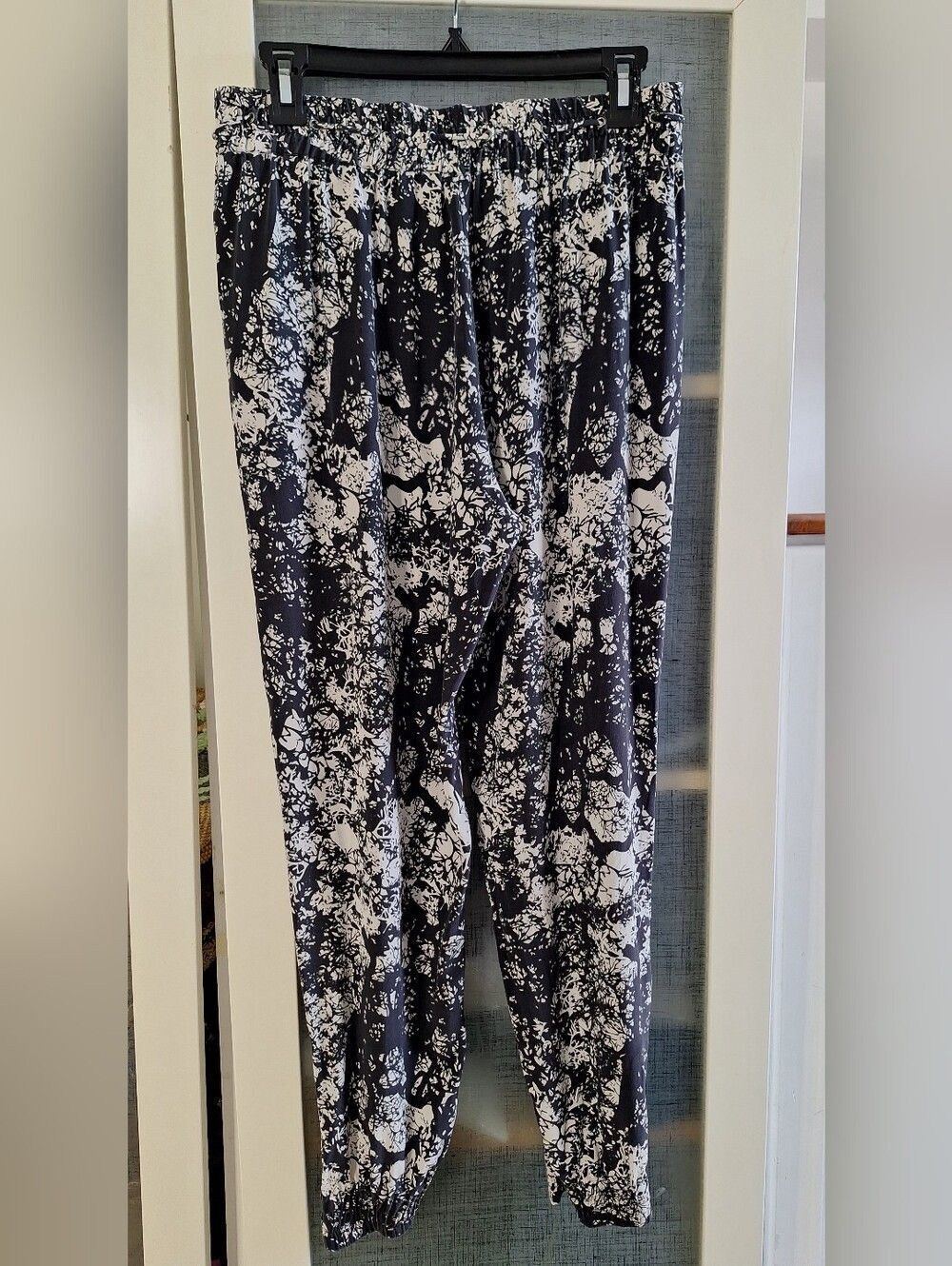 Silk S Floral Jogger Pants